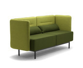 2-Sitzer Sofa mit niedrig gepolsterten Seiten- und Rückenpaneelen  ·  Stahlgestell Schwarz
  ·  Bezug Fenice, 451, 452